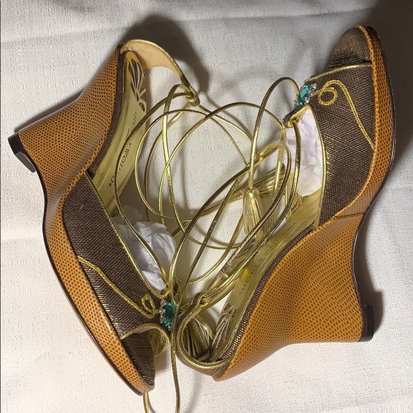 Holly would made in Italy 🇮🇹 - Picture 2 of 6